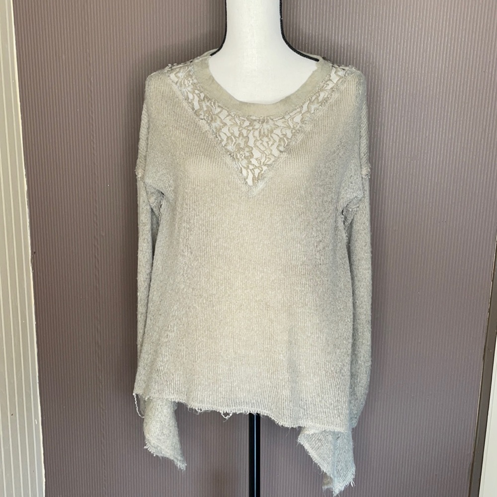Saga‎ long sleeve sweater distressed tan